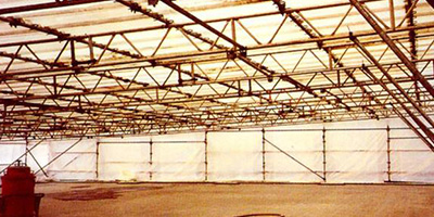 Wetterschutzdächer und provisorische Werkhallen